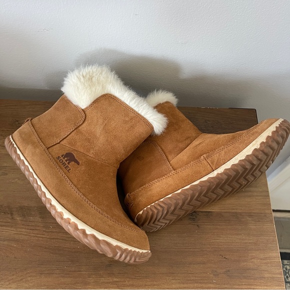 Sorel  suede tan faux fur bootie 7.5 - Picture 1 of 10